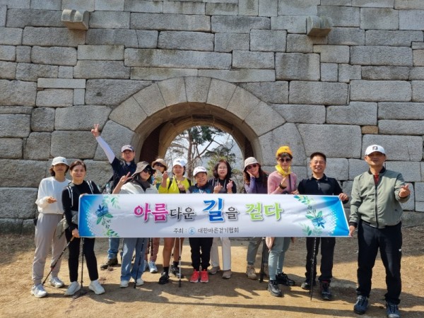 단체사진.jpg